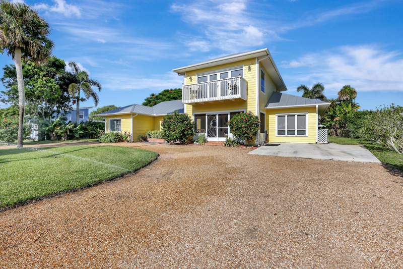 4 bedroom Single Family Residence at 7501 S Indian River Drive, Metes And Bounds, Fort Pierce — photo 2