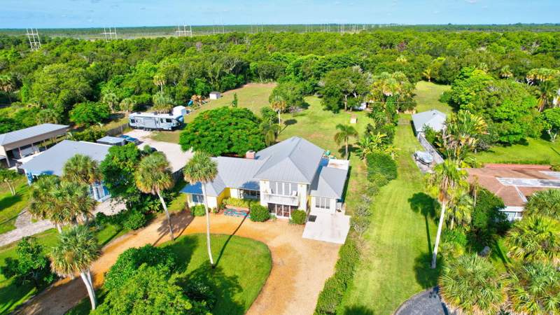 4 bedroom Single Family Residence at 7501 S Indian River Drive, Metes And Bounds, Fort Pierce — photo 3