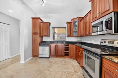 1620 Presidential Way #402, West Palm Beach FL - photo 10 of 43