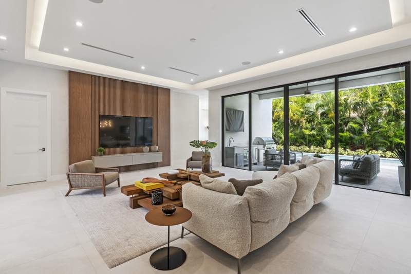 5 bedroom Single Family Residence at 255 NE 3rd Street, Boca Villas, Boca Raton — photo 4