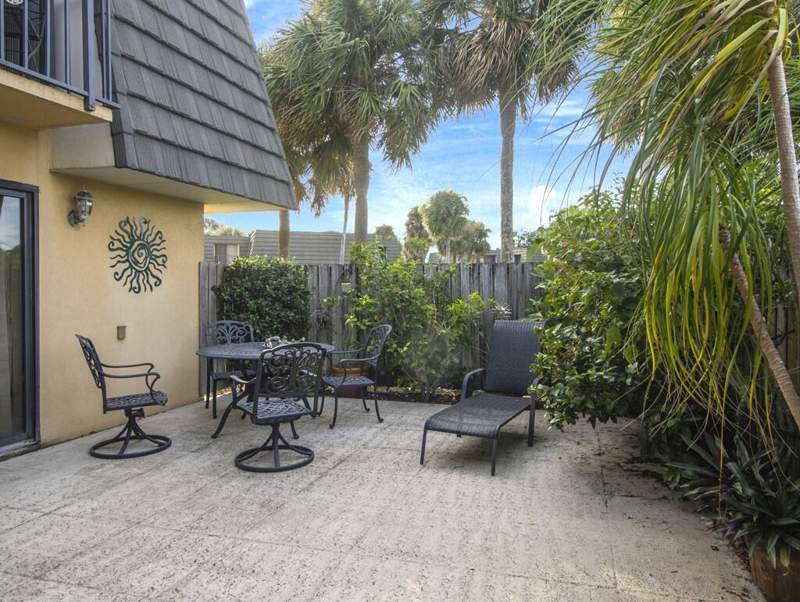 2 bedroom Townhouse at 1010 10th Way, Village Of Sandalwood Lakes 1, West Palm Beach — photo 3