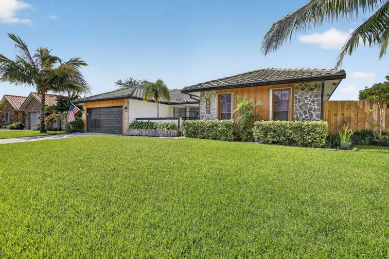 4 bedroom Single Family Residence at 9680 NW 10th Court, Jacaranda Lakes Section Nine, Plantation — photo 2