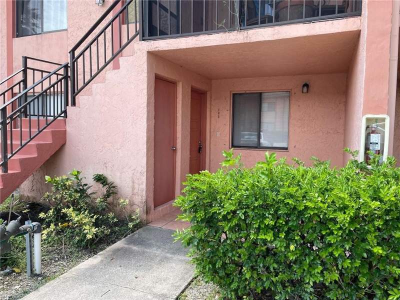 2 bedroom Condominium at 235 Lakeview Drive #102, Racquet Club Apartments At, Weston — photo 3