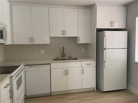 235 Lakeview Drive #102, Weston FL - photo 6 of 29
