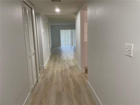 235 Lakeview Drive #102, Weston FL - photo 7 of 29