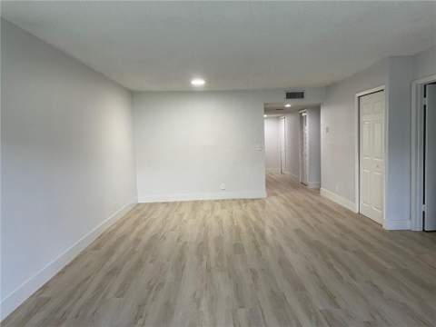 235 Lakeview Drive #102, Weston FL - photo 10 of 29