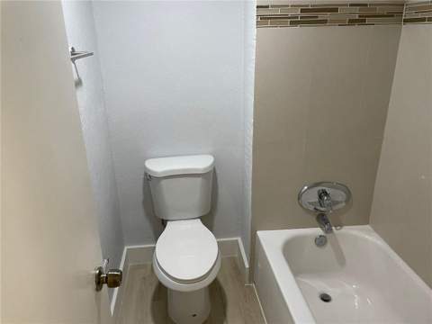 235 Lakeview Drive #102, Weston FL - photo 20 of 29