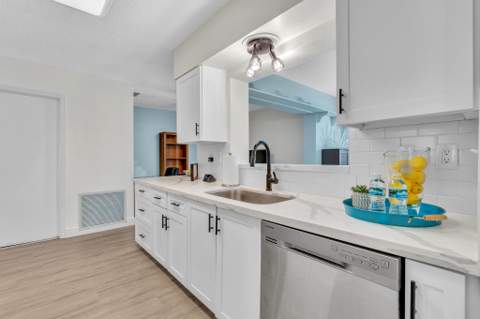 7500 NW 73rd Avenue, Tamarac FL - photo 9 of 55