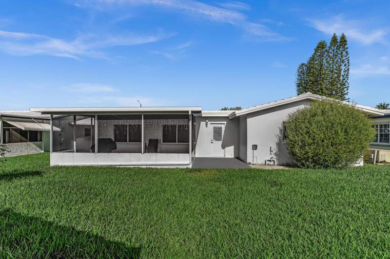 3 bedroom Single Family Residence at 7500 NW 73rd Avenue, Mainlands Of Tamarac Lakes, Tamarac — photo 4