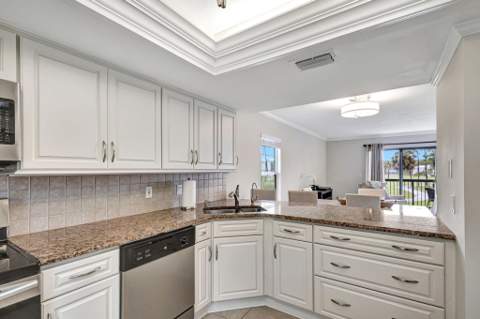 18350 SE Wood Haven Lane #F, Jupiter FL - photo 10 of 34