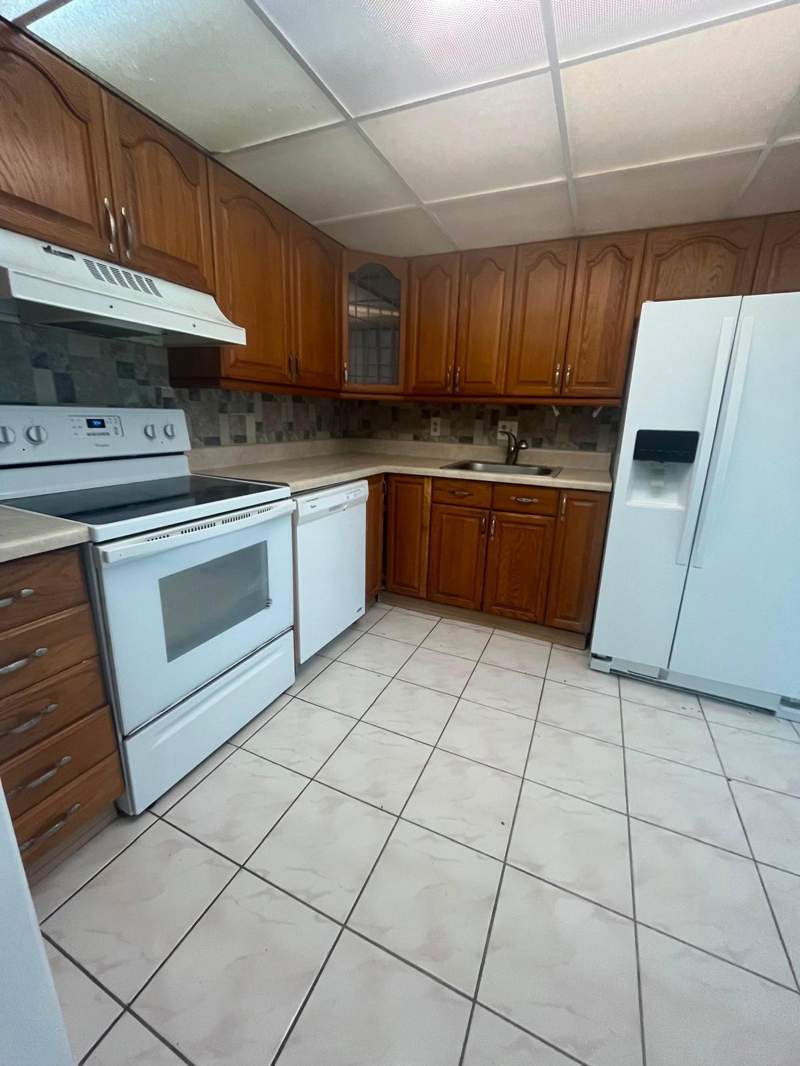 1 bedroom Condominium at 480 Executive Center Drive #2F, Breakwaters Of The Palm Beaches Condo, West Palm Beach — photo 3