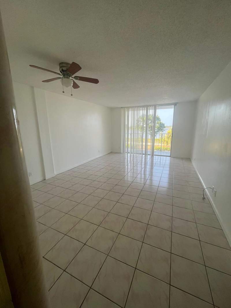 1 bedroom Condominium at 480 Executive Center Drive #2F, Breakwaters Of The Palm Beaches Condo, West Palm Beach — photo 5