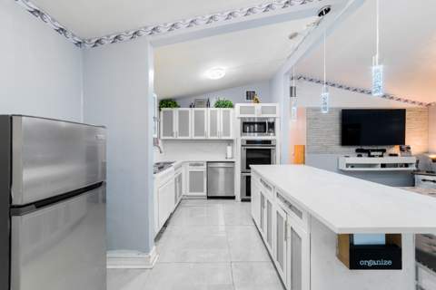 735 Hibiscus Drive, Royal Palm Beach FL - photo 6 of 35
