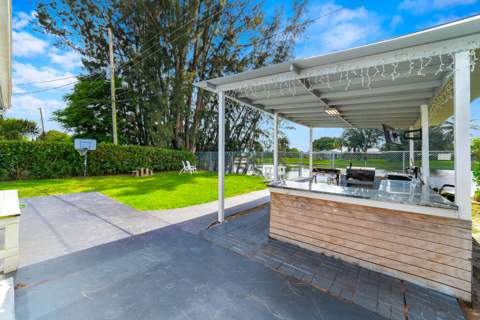 735 Hibiscus Drive, Royal Palm Beach FL - photo 24 of 35