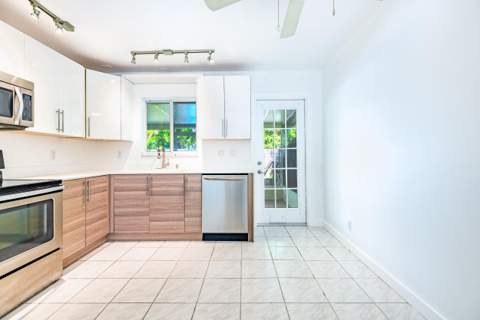 2501 Taylor Street #C, Hollywood FL - photo 7 of 28
