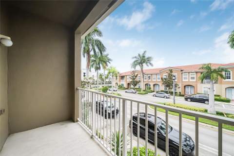5754 Hampton Hills Boulevard #5754, Tamarac FL - photo 15 of 17
