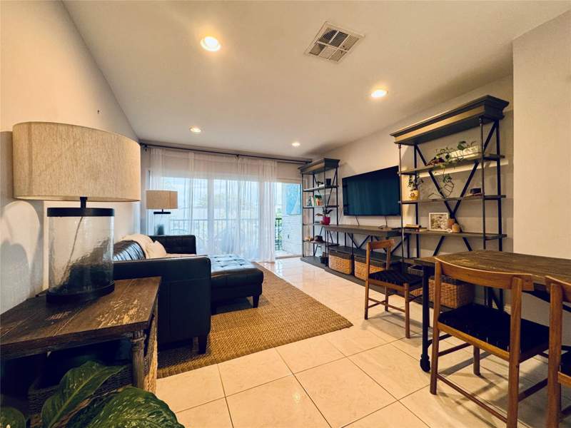 1 bedroom Condominium at 2801 NE 33rd Court #206, Chateau Terese Condominium, Fort Lauderdale — photo 2
