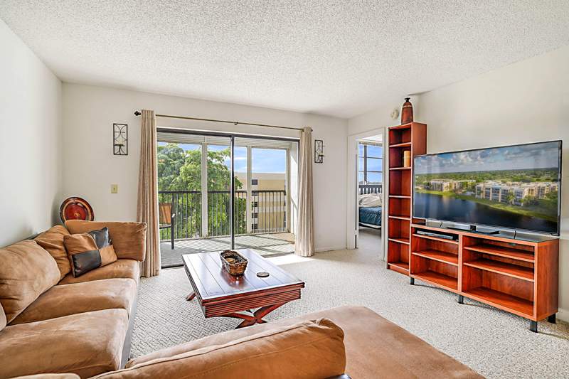 2 bedroom Condominium at 6475 W Oakland Park Boulevard #505, Isles Of Inverrary I Condo, Lauderhill — photo 3