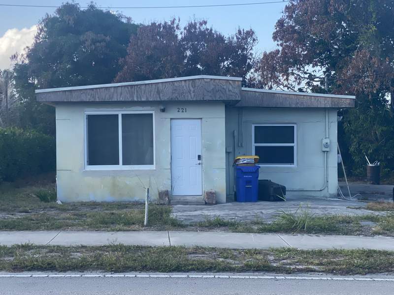 3 bedroom Single Family Residence at 221 NW Baker Road, Unplotted Parcels, Stuart — photo 2
