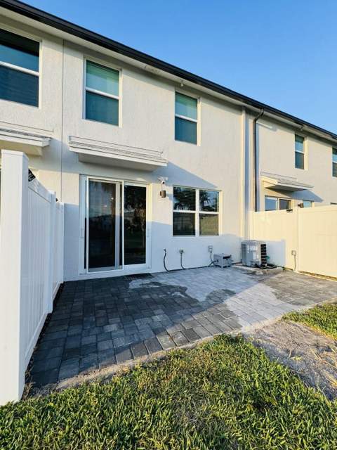 5677 Mentmore Drive #5677, Mangonia Park FL - photo 6 of 30