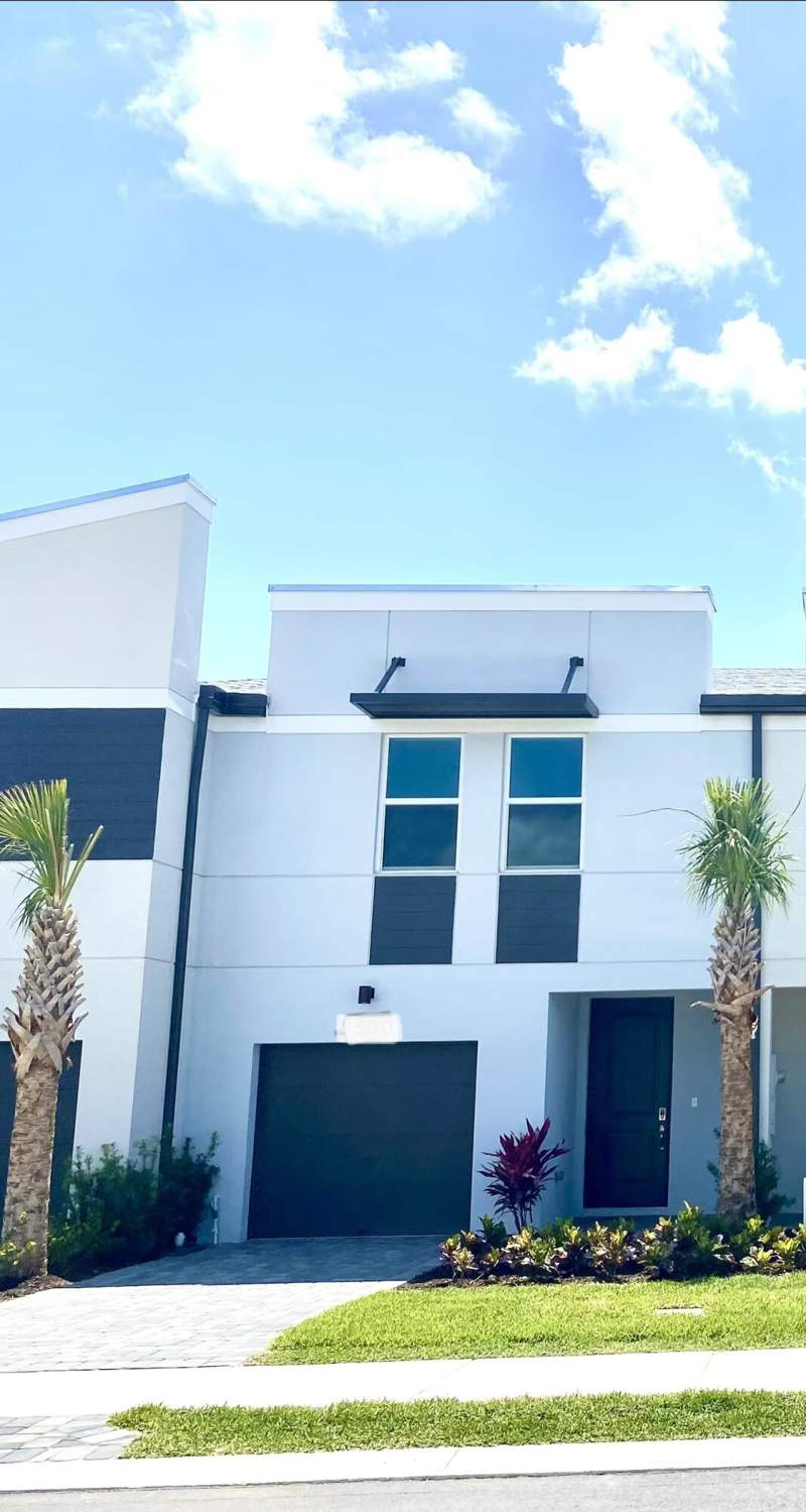 3 bedroom Townhouse at 5677 Mentmore Drive #5677, Enclave At Mangonia Park, Mangonia Park — photo 3