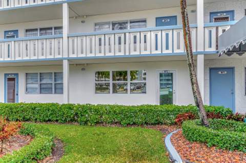 1072 Yarmouth Drive, Boca Raton FL - photo 6 of 46