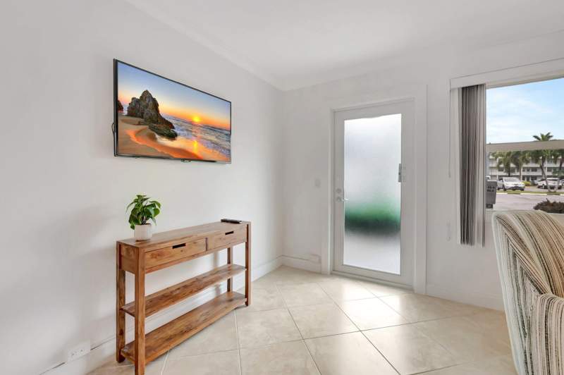 1 bedroom Condominium at 1072 Yarmouth Drive, Yarmouth At Century Village Condo, Boca Raton — photo 3