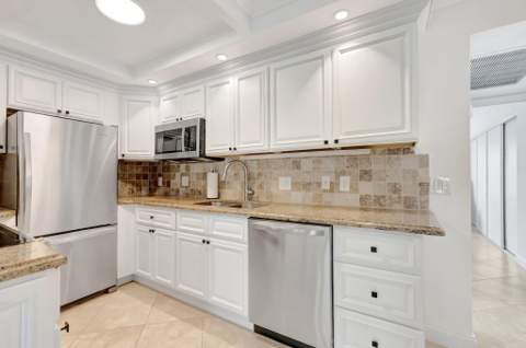 1072 Yarmouth Drive, Boca Raton FL - photo 9 of 46