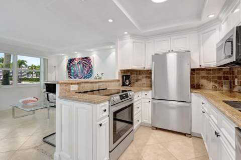 1072 Yarmouth Drive, Boca Raton FL - photo 10 of 46