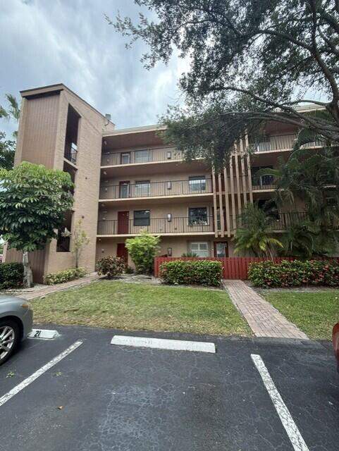 2 bedroom Condominium at 7210 Lake Cir Drive #401, Palm Lakes Condo, Margate — photo 2