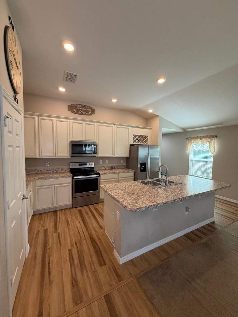 3 bedroom Single Family Residence at 5670 NW Pine Trail Circle, Pine Trace Third Replat, Port St. Lucie — photo 3