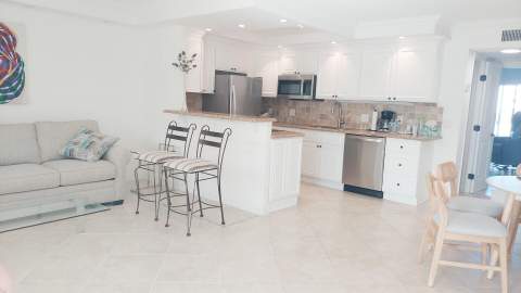 1072 Yarmouth Drive, Boca Raton FL - photo 7 of 46