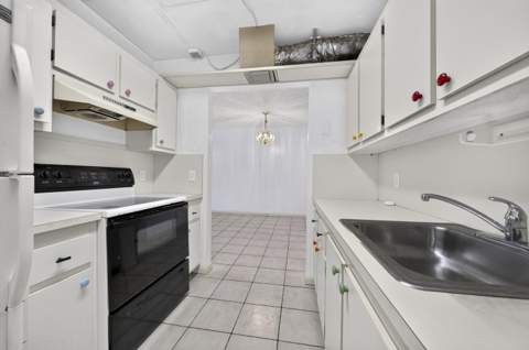 101 SW 132nd Way #215J, Pembroke Pines FL - photo 10 of 31