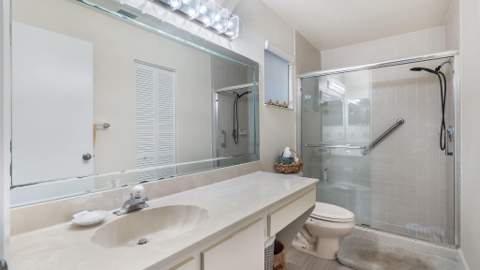 6353 Royal Manor Circle, Delray Beach FL - photo 16 of 32