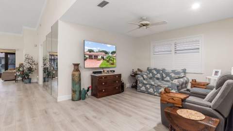 6353 Royal Manor Circle, Delray Beach FL - photo 10 of 32