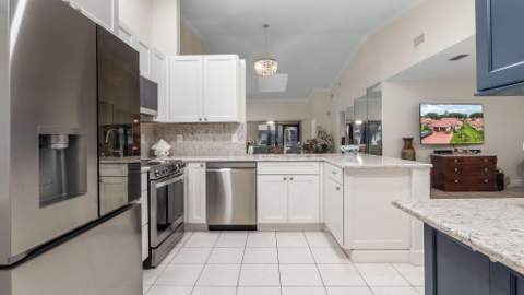 6353 Royal Manor Circle, Delray Beach FL - photo 8 of 32