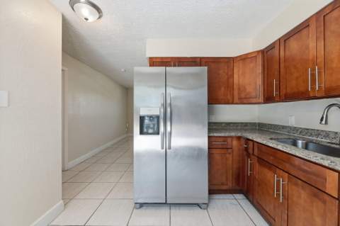 4888 Prince Drive, Lake Worth Beach FL - photo 9 of 30