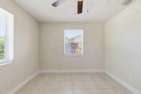 4888 Prince Drive, Lake Worth Beach FL - photo 17 of 30