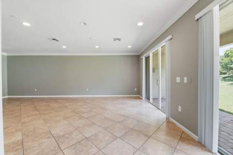 2709 Pienza Circle, Royal Palm Beach FL - photo 10 of 38
