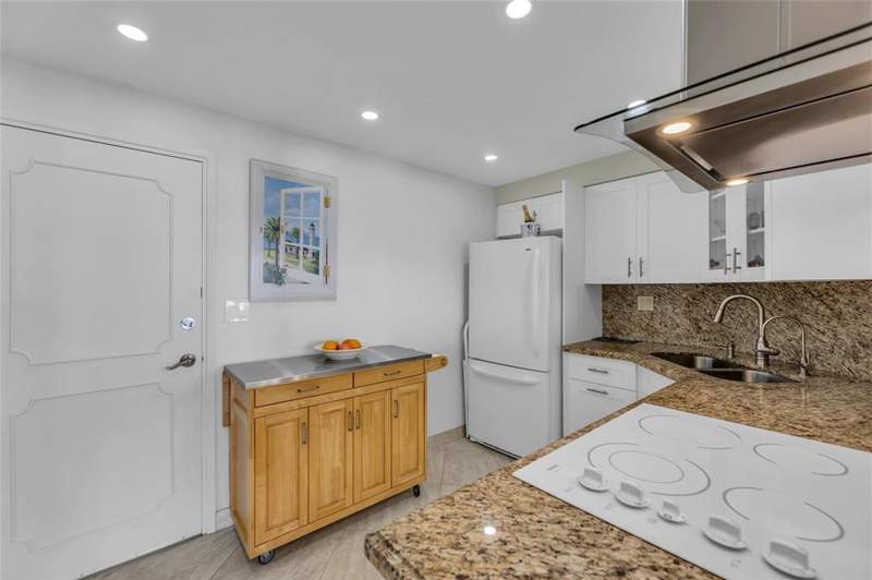 1 bedroom Stock Cooperative at 3233 NE 34th Street #1112A, Coral Ridge Towers Co-Op, Fort Lauderdale — photo 5