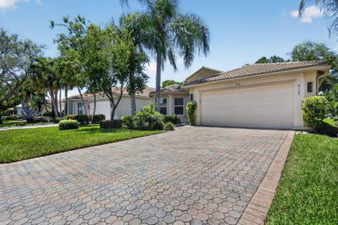 8135 Playa Del Sur Boulevard, Lake Worth FL - photo 6 of 53