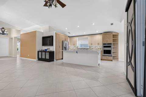 8135 Playa Del Sur Boulevard, Lake Worth FL - photo 16 of 53