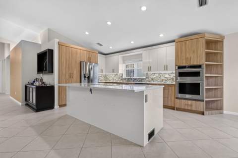 8135 Playa Del Sur Boulevard, Lake Worth FL - photo 9 of 53