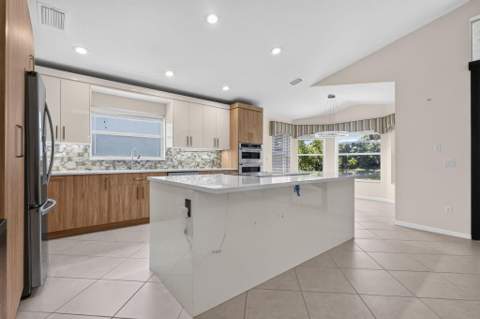 8135 Playa Del Sur Boulevard, Lake Worth FL - photo 10 of 53