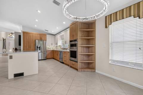 8135 Playa Del Sur Boulevard, Lake Worth FL - photo 13 of 53