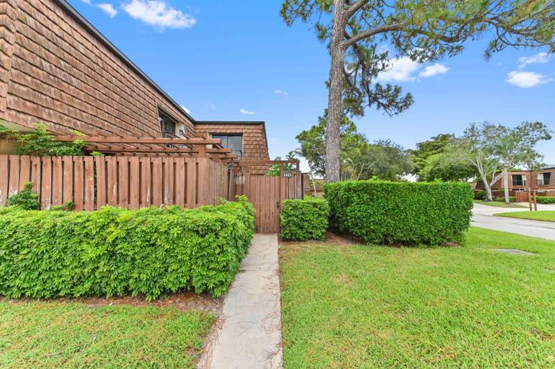 3 bedroom Townhouse at 2423 24th Lane, Sherwood Lakes, Greenacres — photo 3