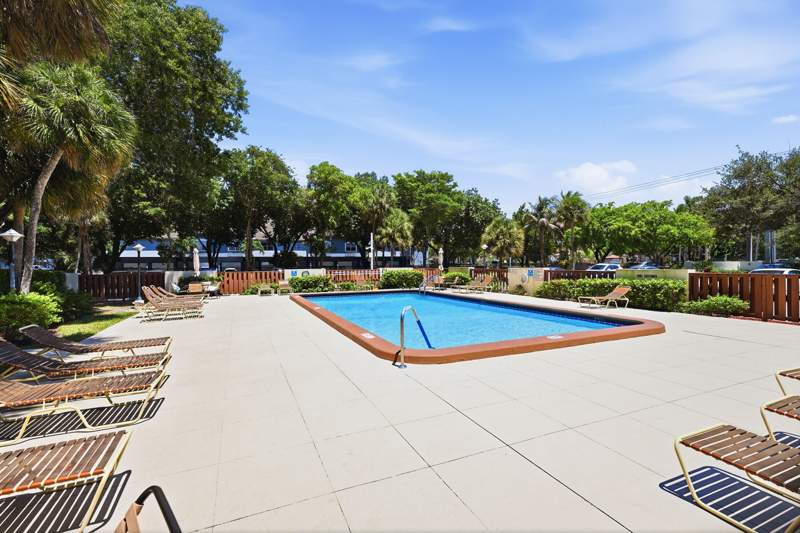 2 bedroom Condominium at 10777 W Sample Road #407, Country Club Tower Of Coral, Coral Springs — photo 5