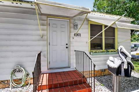 6901 Garden Avenue, West Palm Beach FL - photo 6 of 41