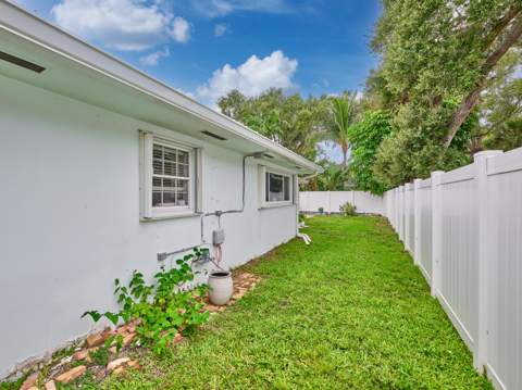 683 SW 2nd Street, Boca Raton FL - photo 10 of 48
