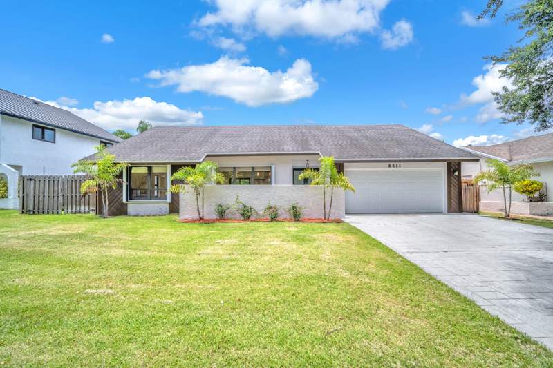 3 bedroom Single Family Residence at 8411 SW 57th Street, Davie Lake Estates, Davie — photo 2